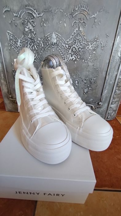 Botki ocieplane Biała perła nowe 37