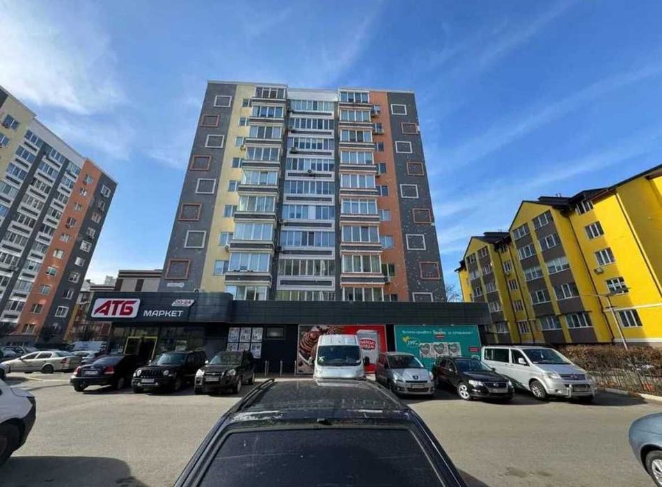 Простора квартира з меблями, технікою біля парку МАМА. Кухня 15.6м