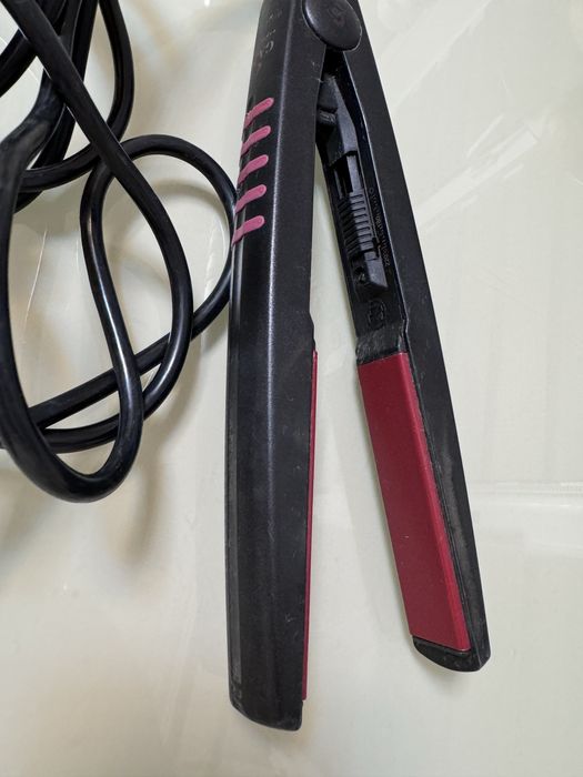 Випрямляч / праска для волосся Ga.ma