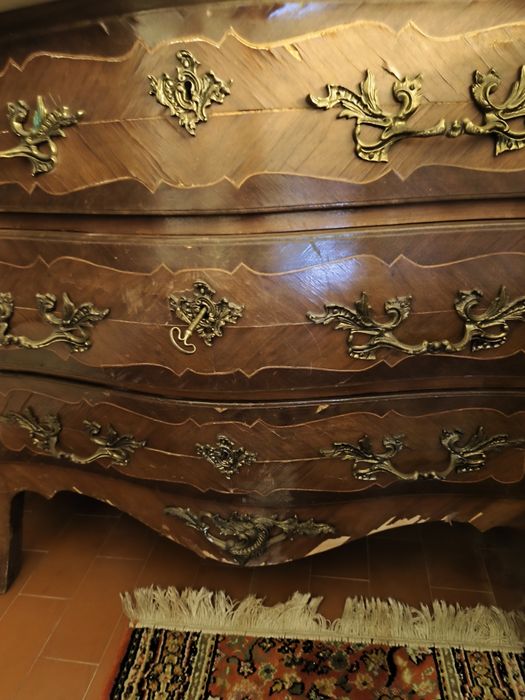 cómoda de estilo Luís XV