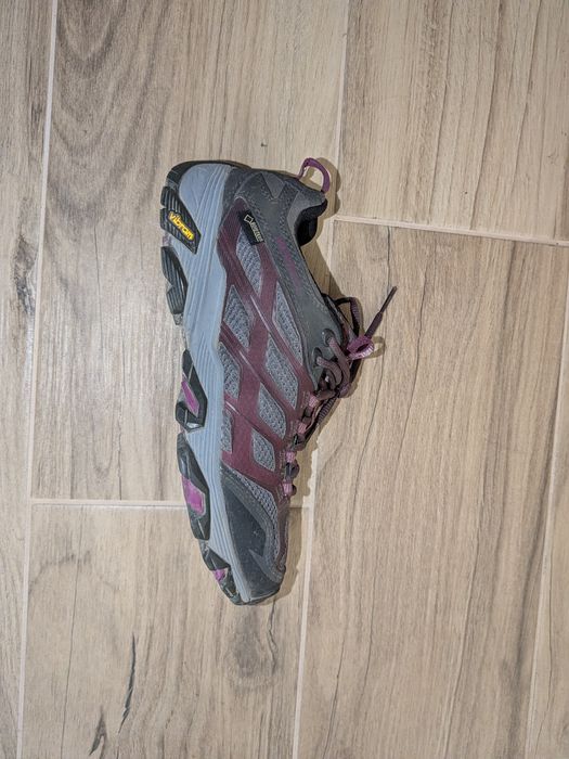 Жіночі кросівки Merrell