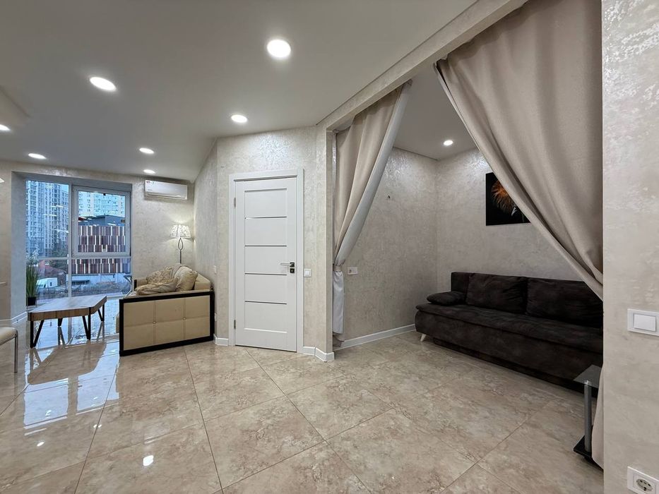 Квартира подобово, погодинно 2 кв на набережній центр міста