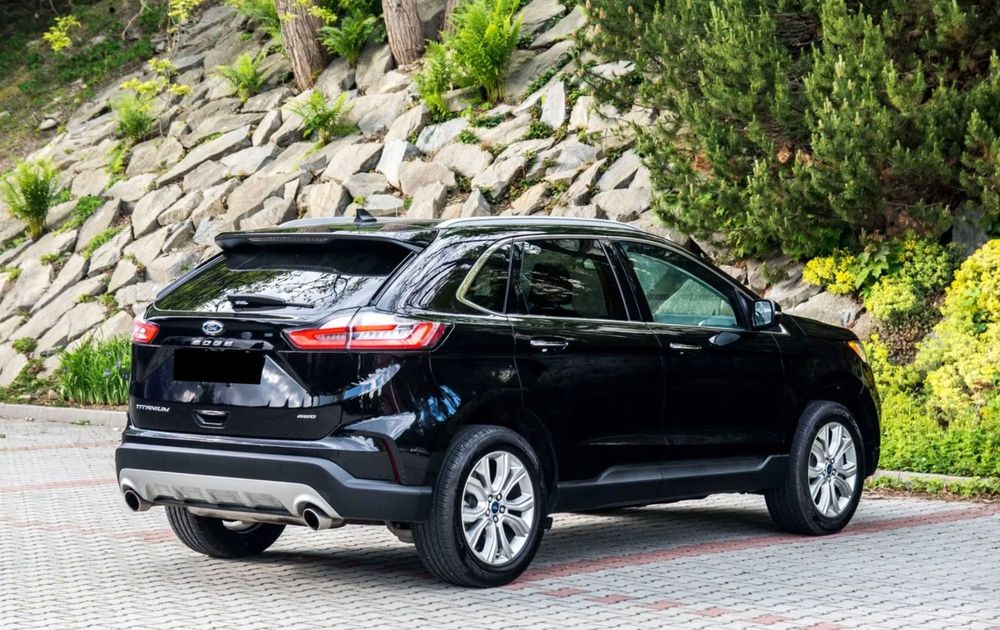 Ford Edge Titanium 2022 року