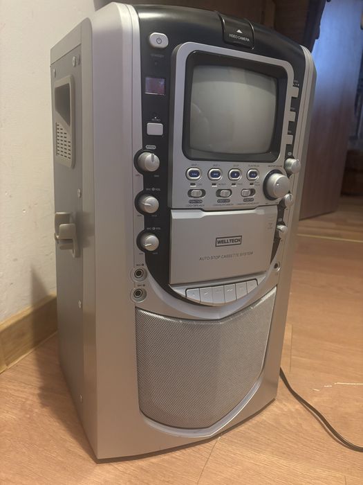 Przenosny telewizor karaoke typu all-in-one