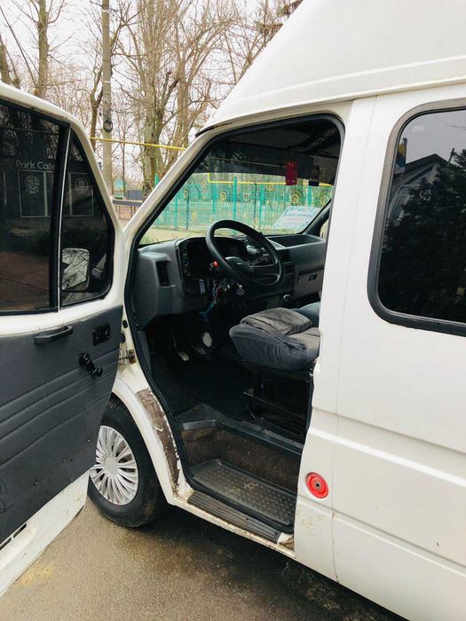Ford Transit пассажирский 14 мест (2.5 дизель, 1991 год)