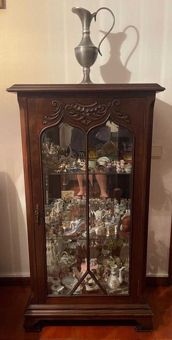 Cristaleira / Vitrine em Madeira Maciça com Vidros e Prateleiras e Espelho