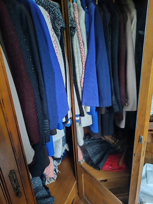 Roupeiro madeira maciça