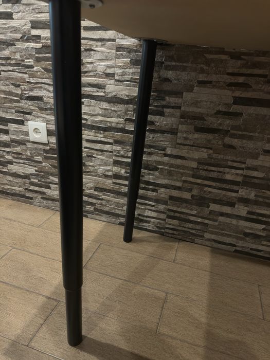 Secretária ajustavel em altura