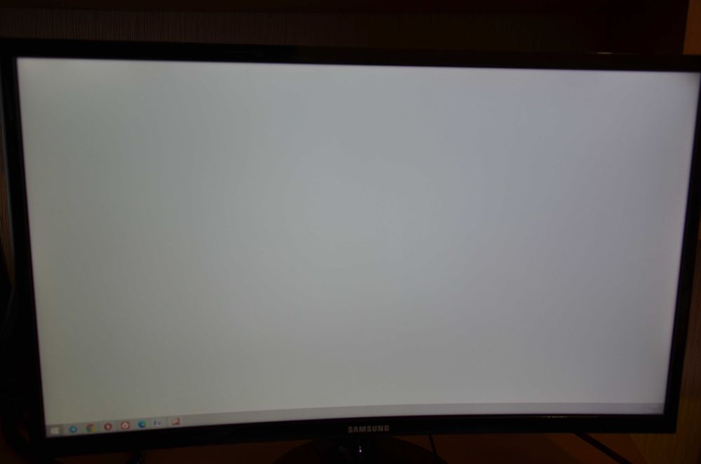 Монітор 23.5"  Samsung  Curved LC24F390FHIXCI