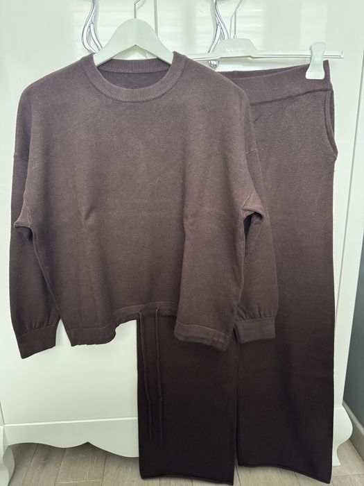 Brązowy dzianinowy dres