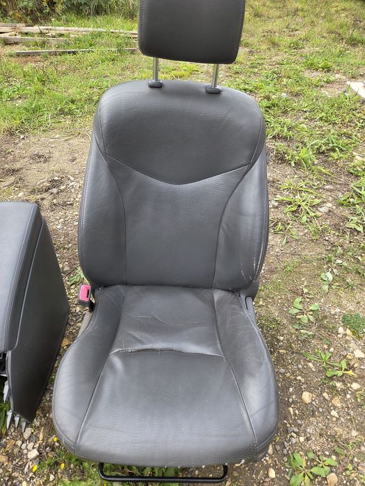 Komplet foteli i boczkow Toyota prius 3 Europa grzany