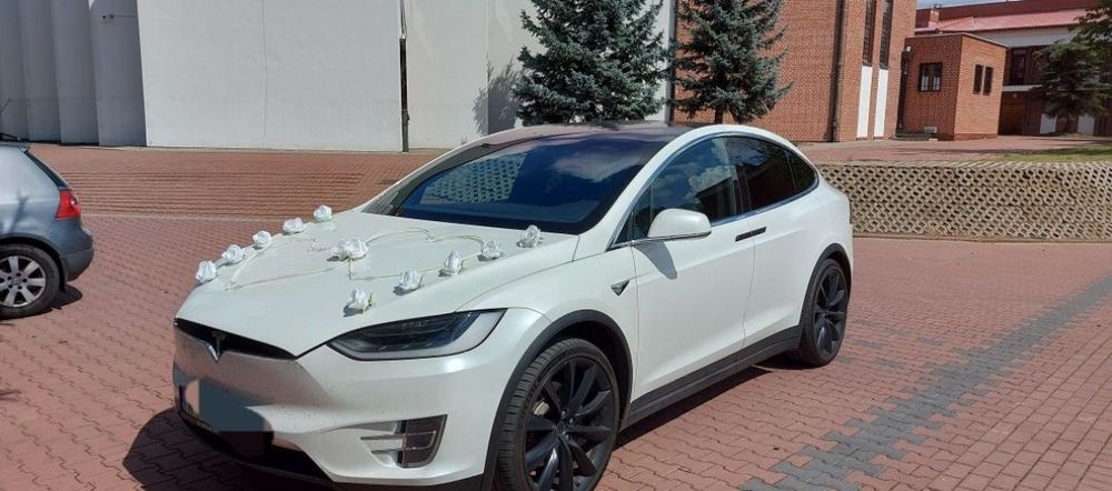 Wynajem Tesla model X do ślubu studniówka okazje panieński slub