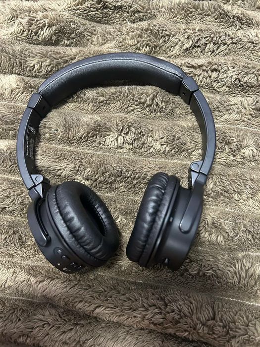 Наушники       .