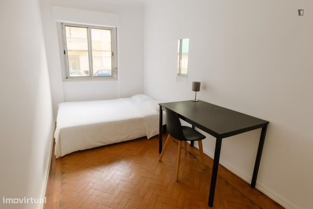 Quarto - localizado em Benfica Lisbon
