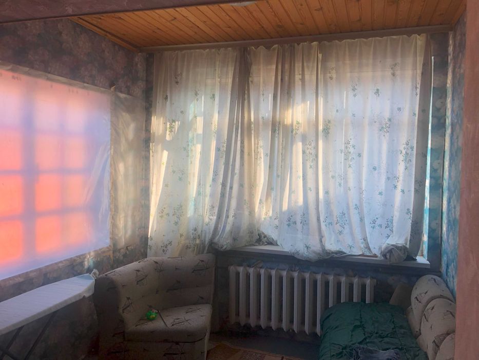 Продається будинок біля Голосіївського парку в оточенні озер.