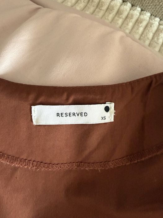 Сукня з обʼємними рукавами reserved