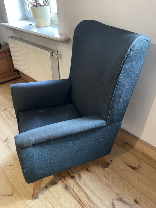 Wygodny porzadny fotel uszak