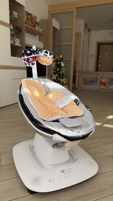 Заколисуючий центр 4moms Mamaroo 5