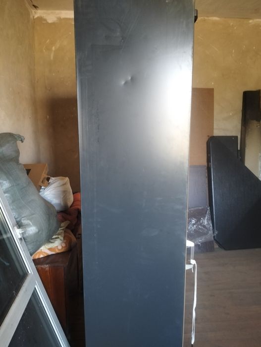 Шкаф металевий з полками