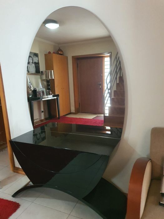 Aparador de entrada com espelho