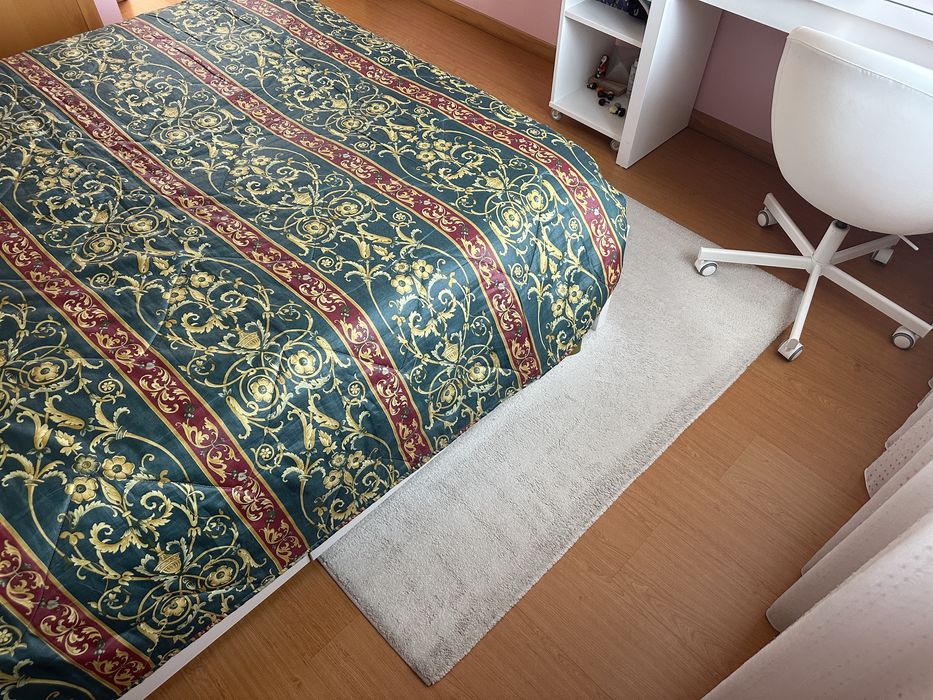 Três tapetes bege grandes de sala e/ou quarto