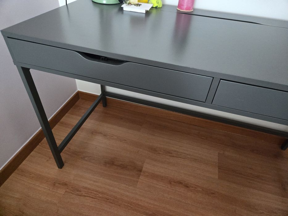 Secretaria ikea em  ótimo estado, pouco uso