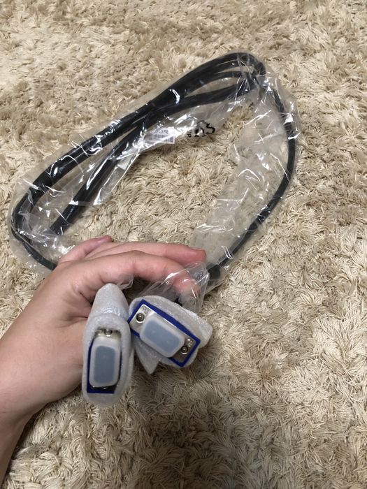 Різні шнури кабелі для компютера і супутникового приймача