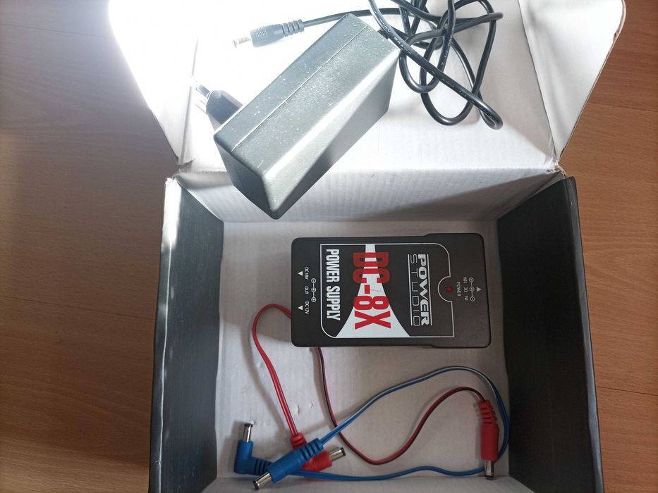 'DC-8X' Power Supply / Alimentador para pedais (pedalboard)