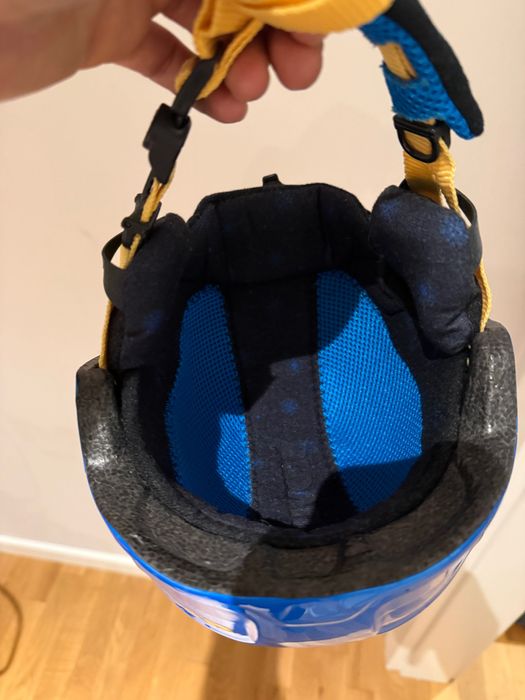 Kask narciarski dziecięcy UVEX z koparką 51-55cm