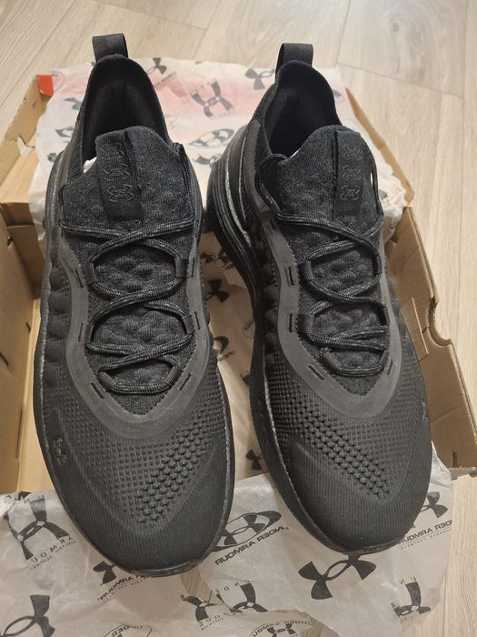 Кросівки UnderArmour чорні нові