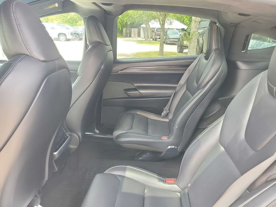 Tesla Model X      2022