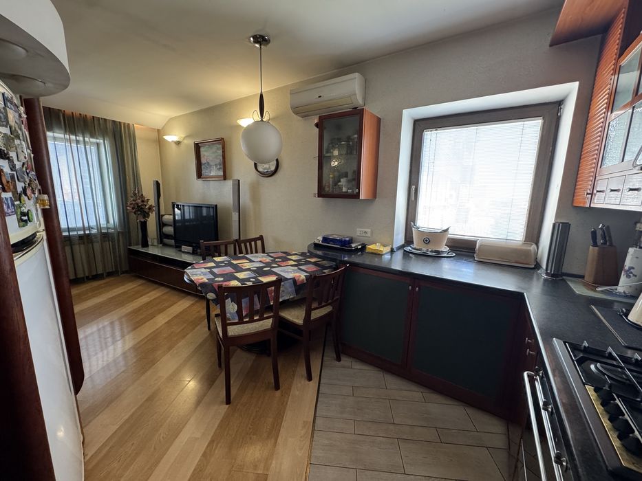 Продається простора 4-х кімнатна квартира в самому центрі Дніпра!