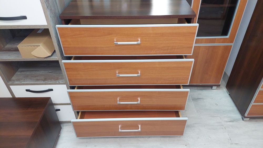 komoda z szufladami 4s