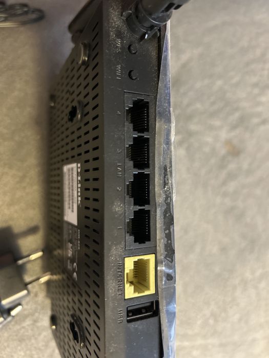 Router DLink DIR 825