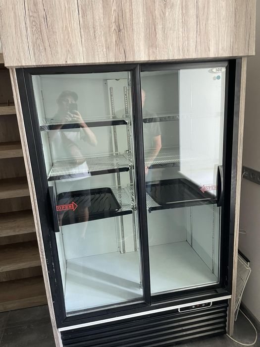 Холодильна вітрина