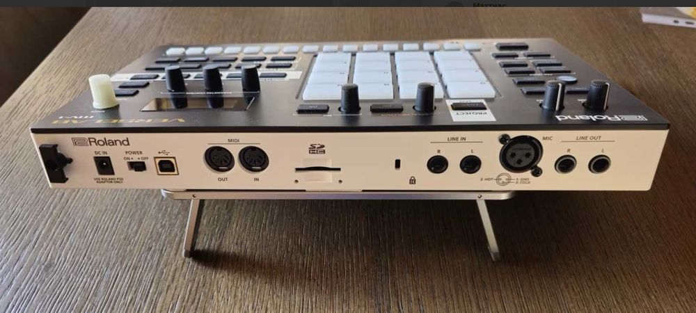 Roland Verselab MV-1 - рабочая станция, грувбокс, вокальный процессор