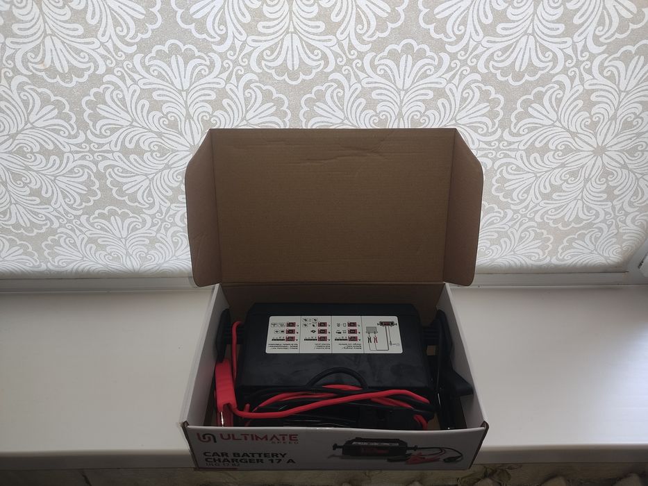 Зарядне Ultimate 12В 17А з LCD-екраном — для авто і мото, smart-режими