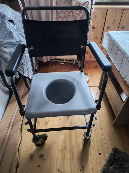 Domowa toaleta przenośna ,lekki wózek