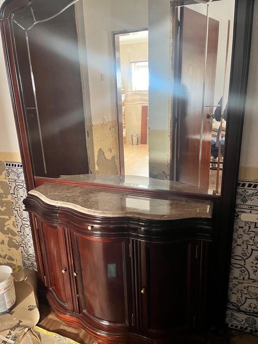 Aparador madeira e com vidro