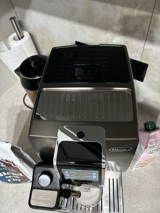 Кавомашина Delonghi dinamica plus