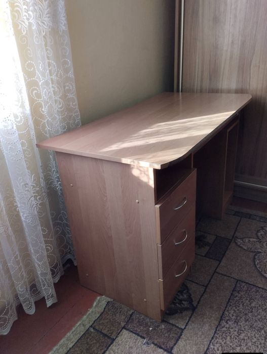 Компютерний стіл