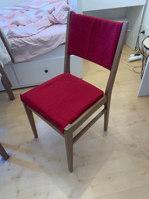 Stół z krzesłami po renowacji orzech