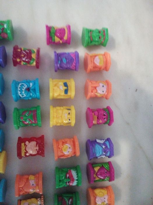 Conjunto de 40 Bonecos Abatons Diversos