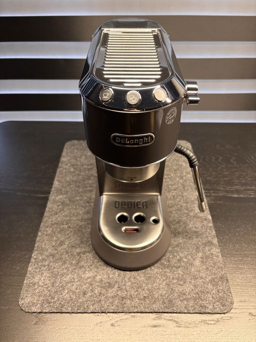 Кавоварка DELONGHI Dedica Arte EC885.GY