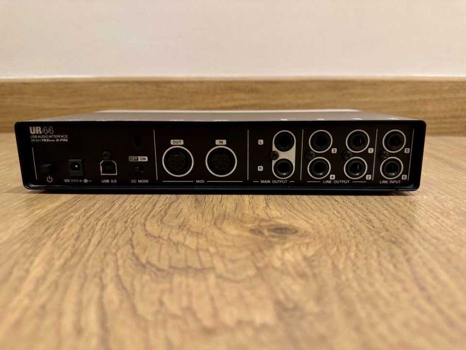 Interface de Áudio Steinberg UR44 | 6x4 USB | Qualidade Profissional