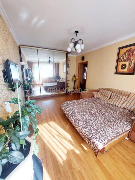 Продам 2 к. квартиру просп. Свободи 3, Виноградар
