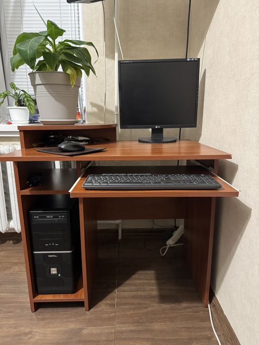 Компʼютер , компʼютерний стіл , Компьютер, компьютерный стол