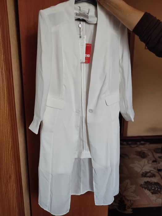 Жіноча біла накідка