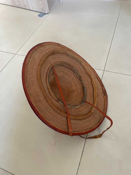 Tingandé, chapéu  típico da etnia Africa