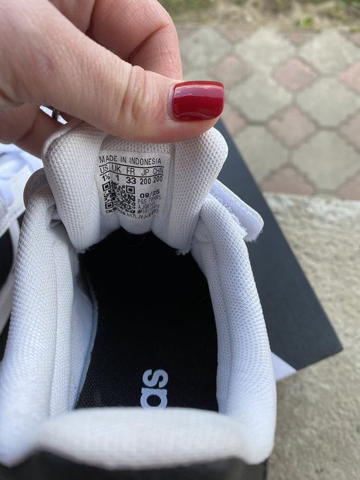 Кросівки для дівчинки adidas
